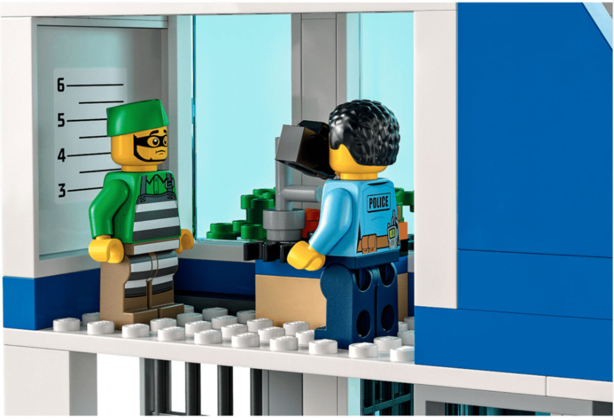 LEGO CITY: Police Station (60316). 668 Pieces NEW IN BOX