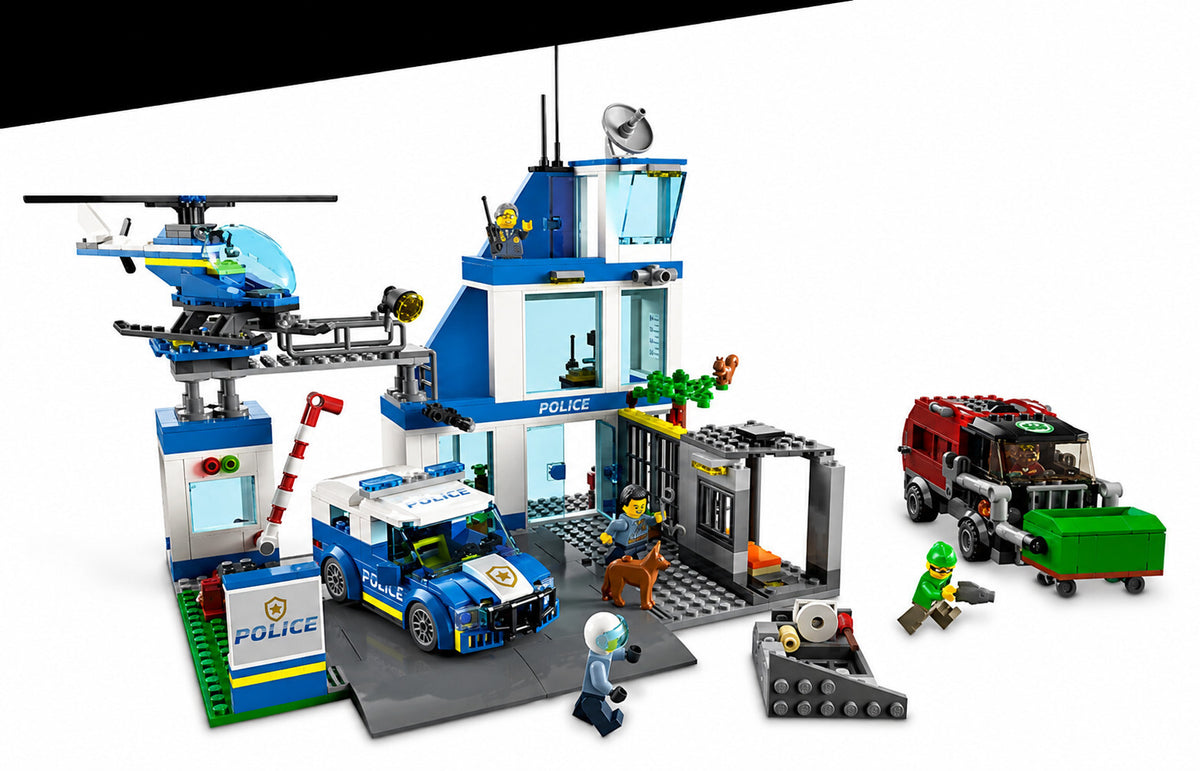 LEGO CITY: Police Station (60316). 668 Pieces NEW IN BOX