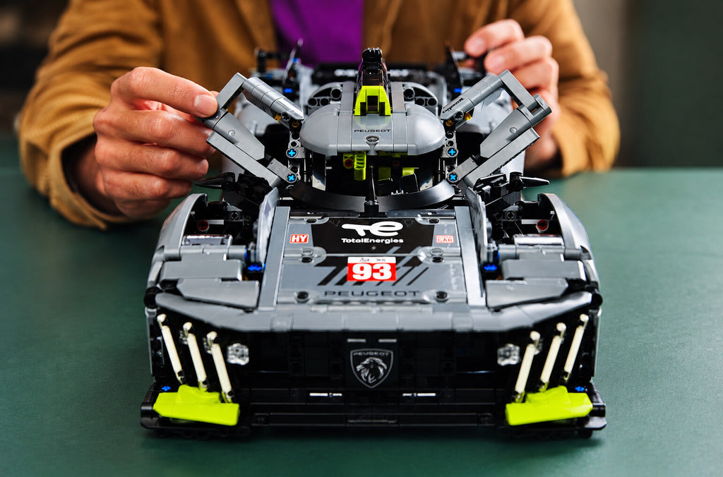 LEGO Technic 42156 Peugeot 9X8 24H Le Mans Hybrid Hypercar NEW IN BOX