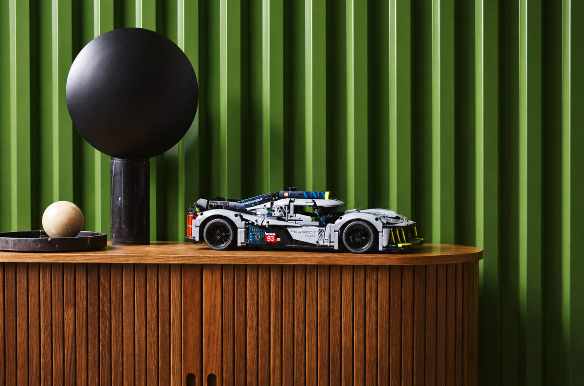 LEGO Technic 42156 Peugeot 9X8 24H Le Mans Hybrid Hypercar NEW IN BOX
