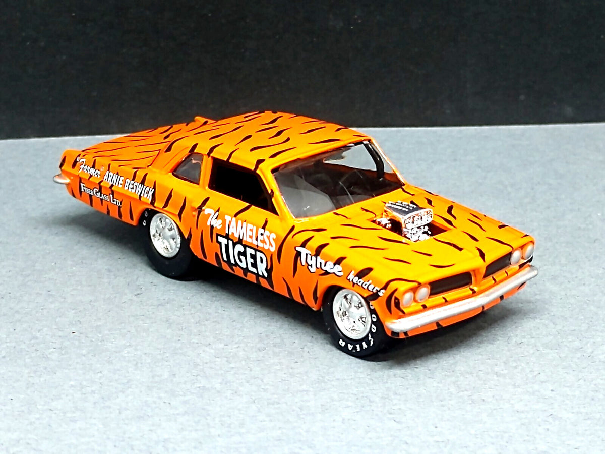 Johnny Lightning Show Stoppers! Arnie Beswick Tameless Tiger 1:64 Die Cast NEW !