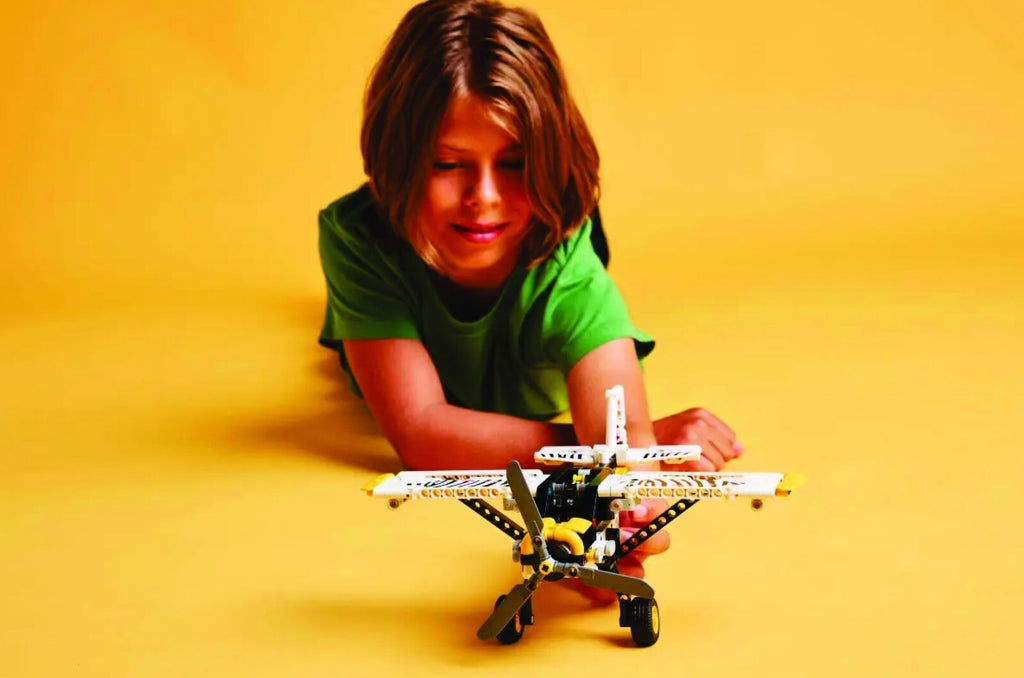 LEGO® TECHNIC: Bush Plane (42198) BRAND NEW IN UN-OPENED BOX !!!