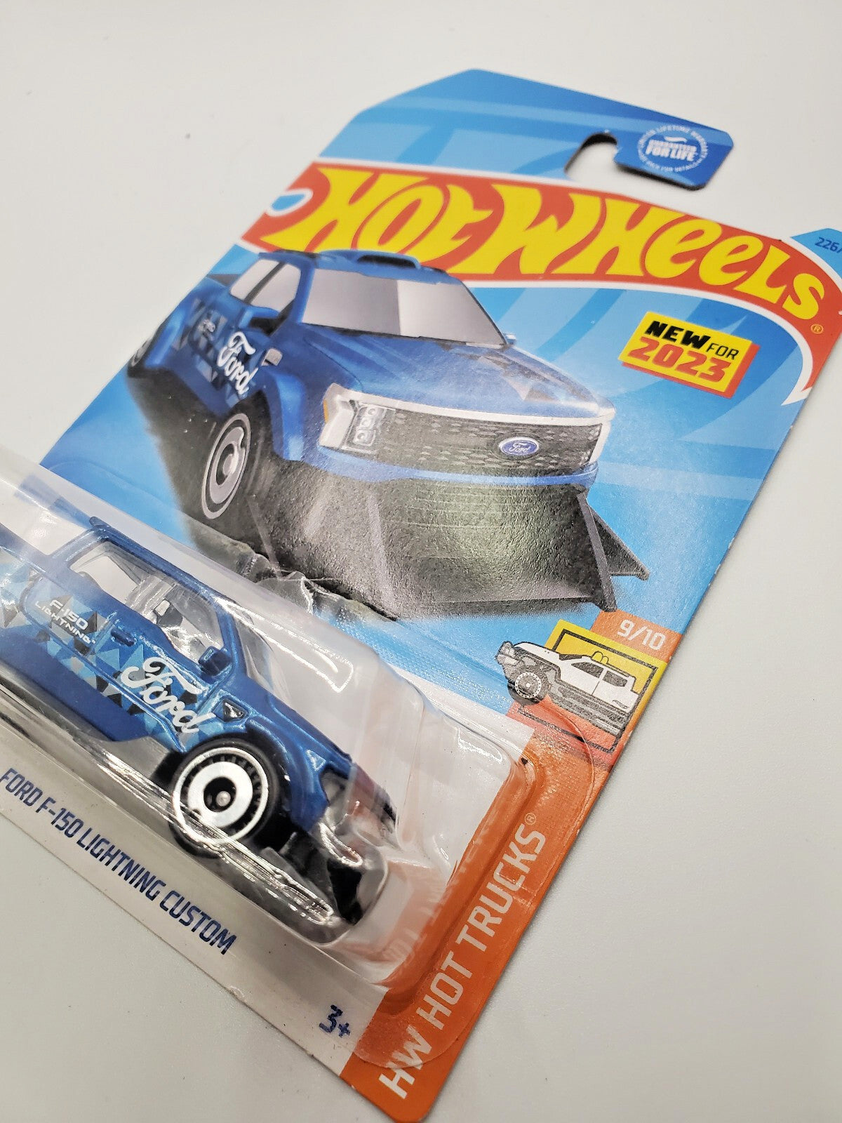 Hot Wheels Ford F-150 Lightning Custom Blue HT Series 9/10 New on Blister Card
